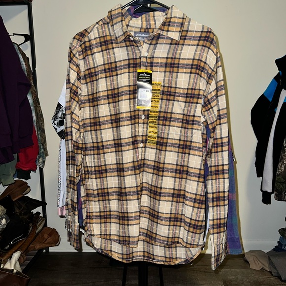 NWT Eddie Bauer Beige Plaid Men's Flannel Shirt Size Medium - Picture 1 of 3